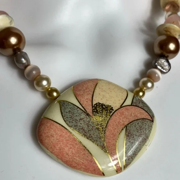 Vintage Japanese porcelain necklace, resin wood beads & pearl 1980 - Picture 2 of 6